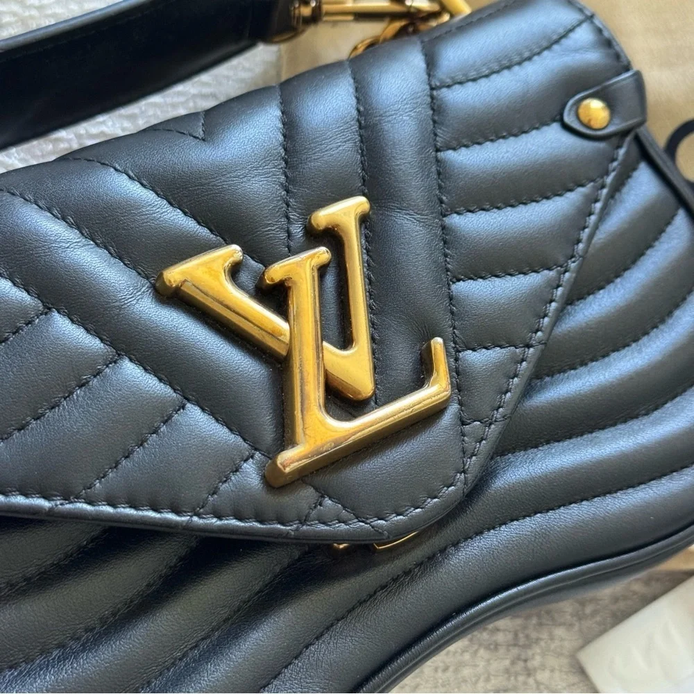 Louis Vuitton Wave Black Quilted Shoulder/Crossbody Bag, Authentic - Picture 3 of 16